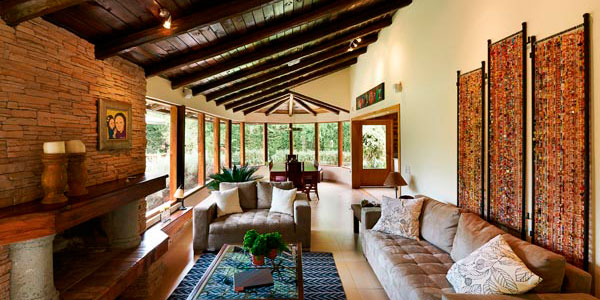Iluminación de estilo rústico. perfecto en bodegas y casas de montaña. Salon comedor con estilos moderno y rustico