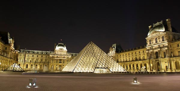 museo-louvre-iluminado-luz-led